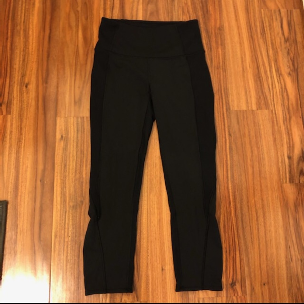 Black lululemon leggings (capris)